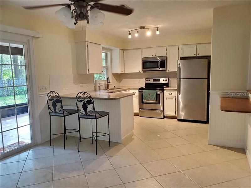 Recently Sold: $140,000 (3 beds, 2 baths, 1276 Square Feet)