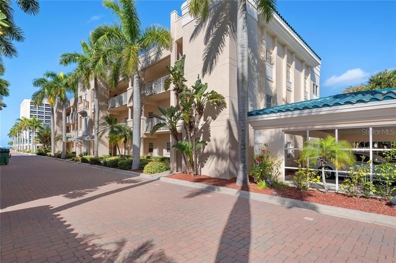 Recently Sold: $440,000 (1 beds, 1 baths, 872 Square Feet)