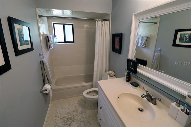 最近租的: $2,200 (4 贝兹, 2 浴室, 2237 平方英尺)