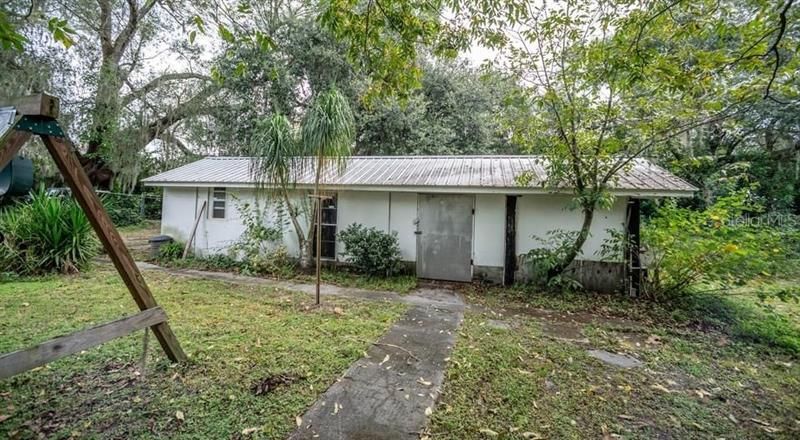 Recently Sold: $139,000 (2 beds, 1 baths, 1842 Square Feet)
