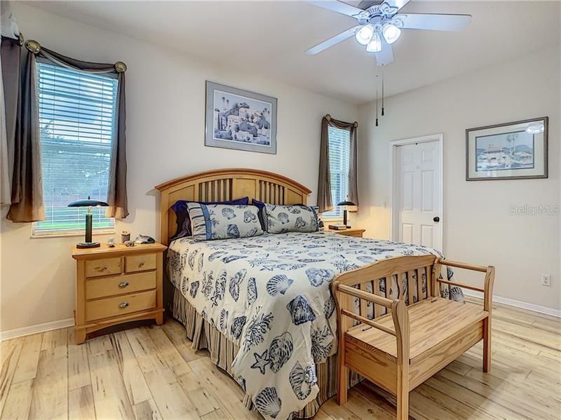 Large master bedroom - plenty of room for a king sized bed as pictured.