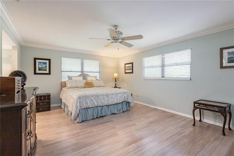 Large master bedroom with bamboo floors, walk-in closet ,en suite bathroom and separate dressing area.