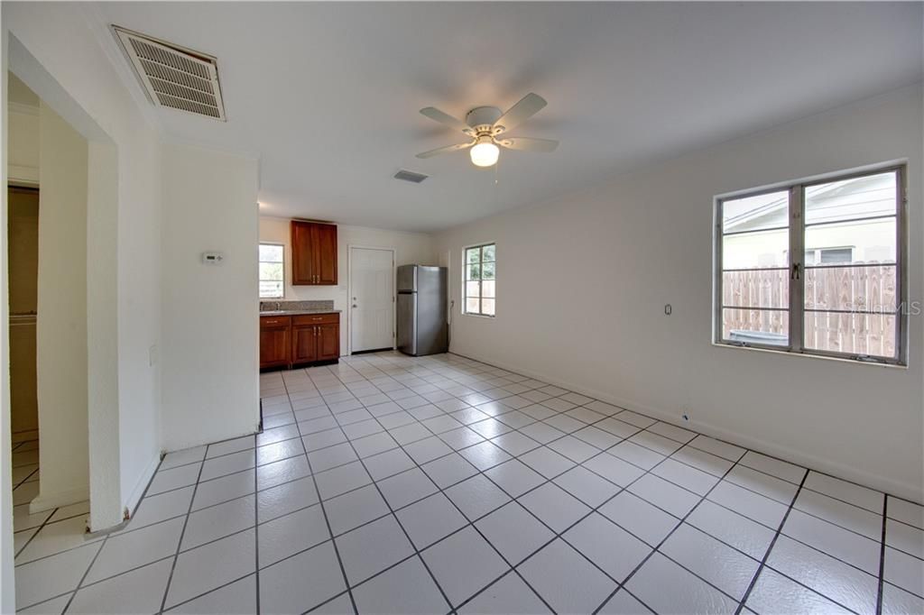 Recently Rented: $1,000 (1 beds, 1 baths, 517 Square Feet)