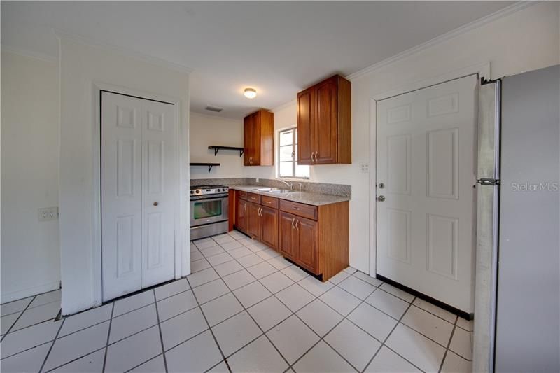 Recently Rented: $1,000 (1 beds, 1 baths, 517 Square Feet)