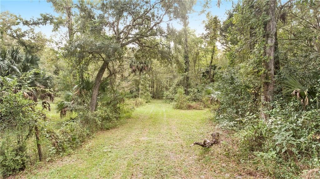 Vendido Recientemente: $35,000 (1.72 acres)