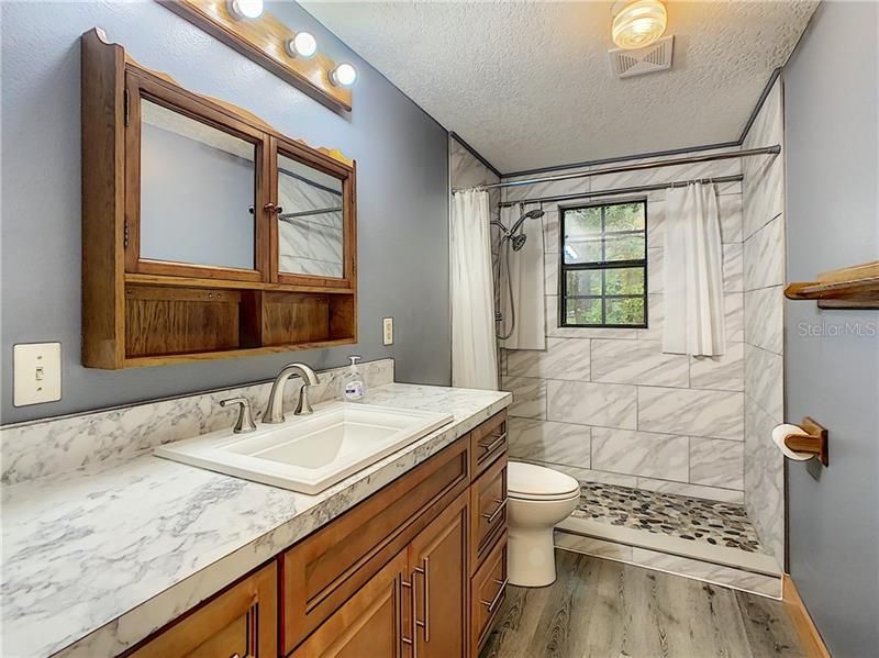 最近售出: $185,000 (3 贝兹, 2 浴室, 1246 平方英尺)