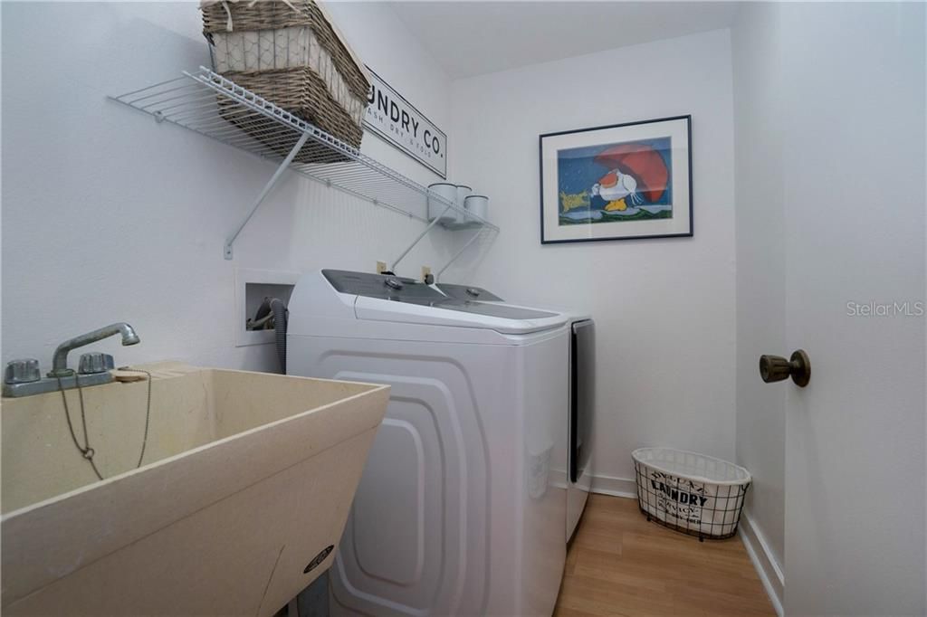 For Rent: $4,500 (1 beds, 1 baths, 884 Square Feet)