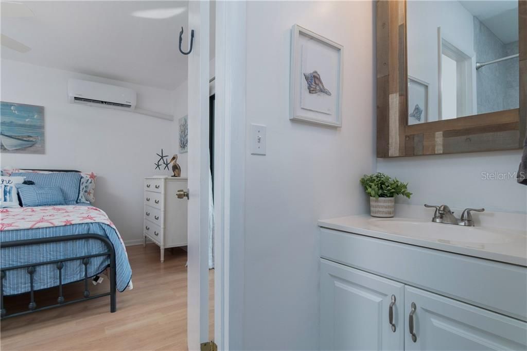 For Rent: $4,500 (1 beds, 1 baths, 884 Square Feet)