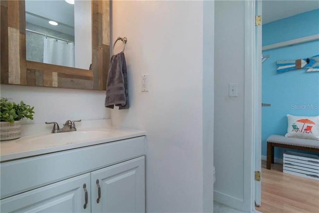 For Rent: $4,500 (1 beds, 1 baths, 884 Square Feet)