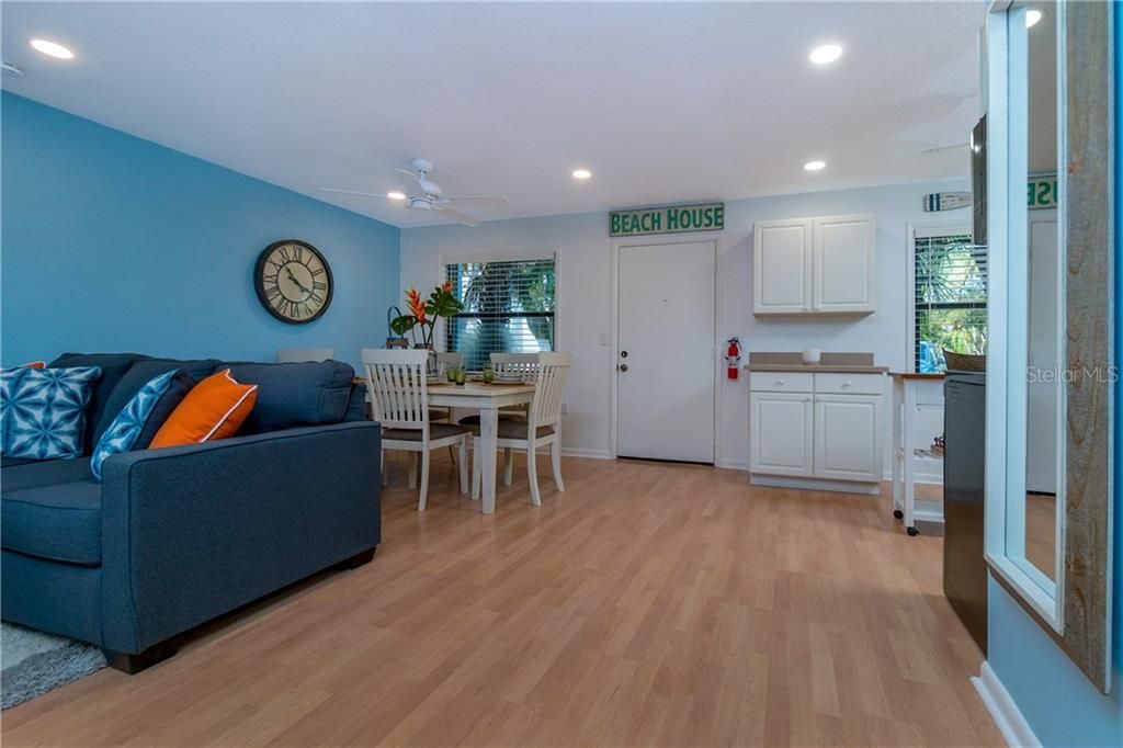 For Rent: $4,500 (1 beds, 1 baths, 884 Square Feet)