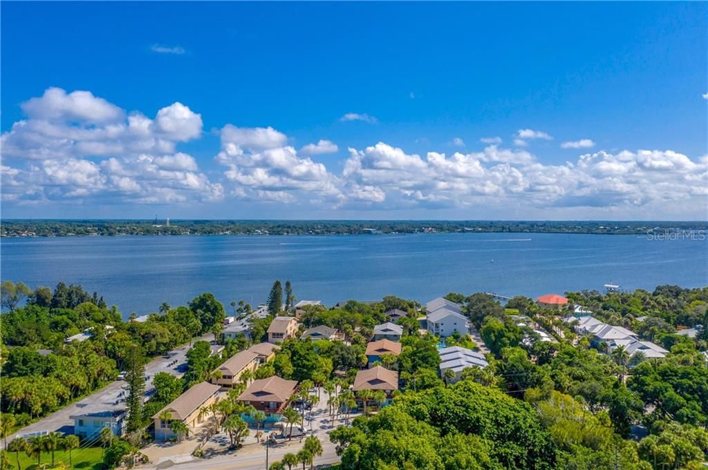 For Rent: $4,500 (1 beds, 1 baths, 884 Square Feet)