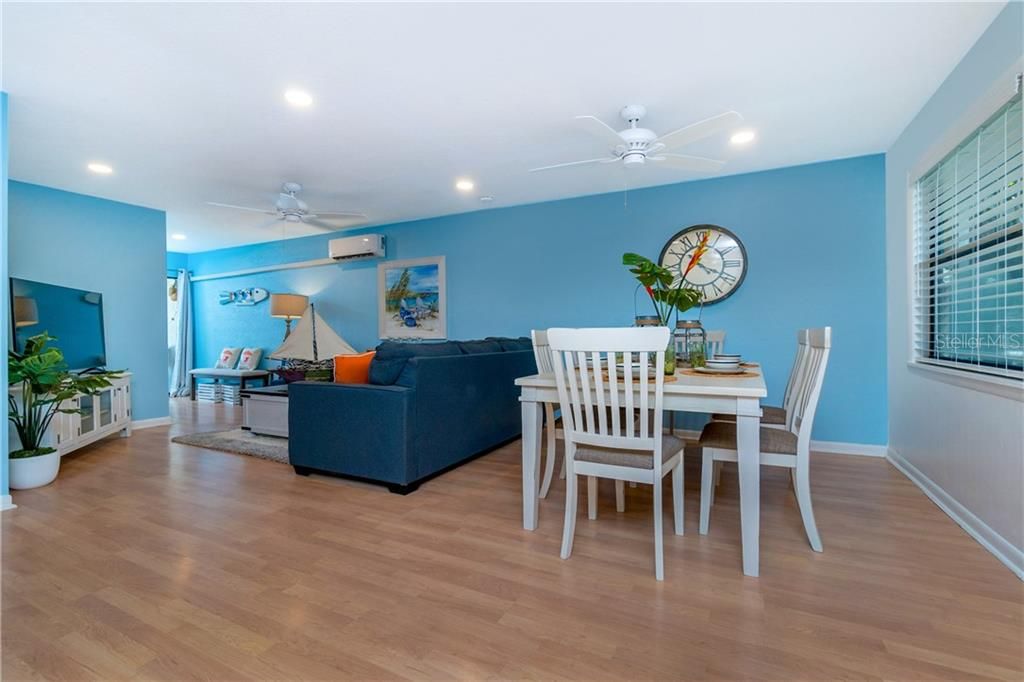 For Rent: $4,500 (1 beds, 1 baths, 884 Square Feet)