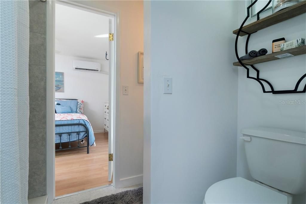 For Rent: $4,500 (1 beds, 1 baths, 884 Square Feet)