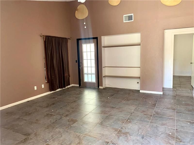 Recently Sold: $165,000 (2 beds, 2 baths, 972 Square Feet)