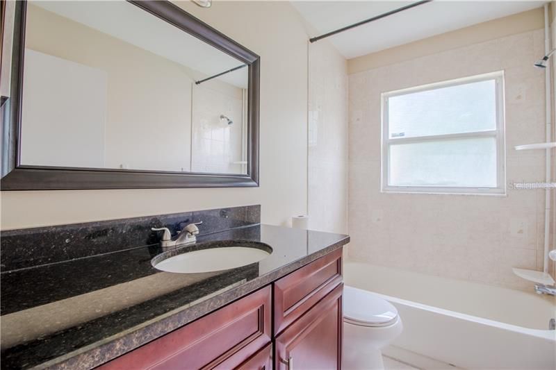 最近售出: $265,000 (3 贝兹, 2 浴室, 1435 平方英尺)