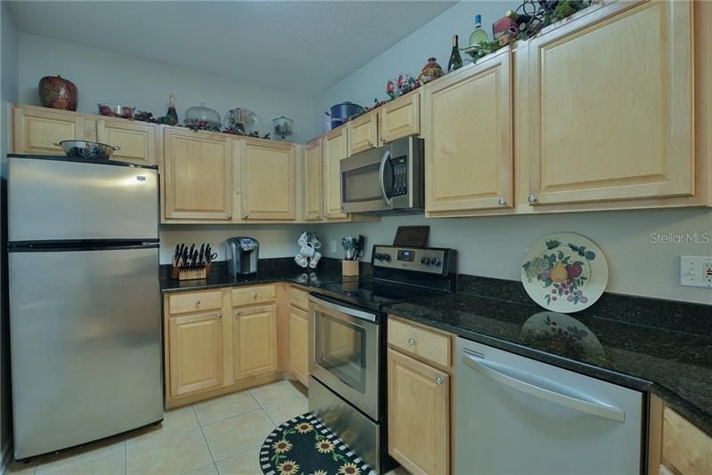 Recently Sold: $109,900 (1 beds, 1 baths, 951 Square Feet)
