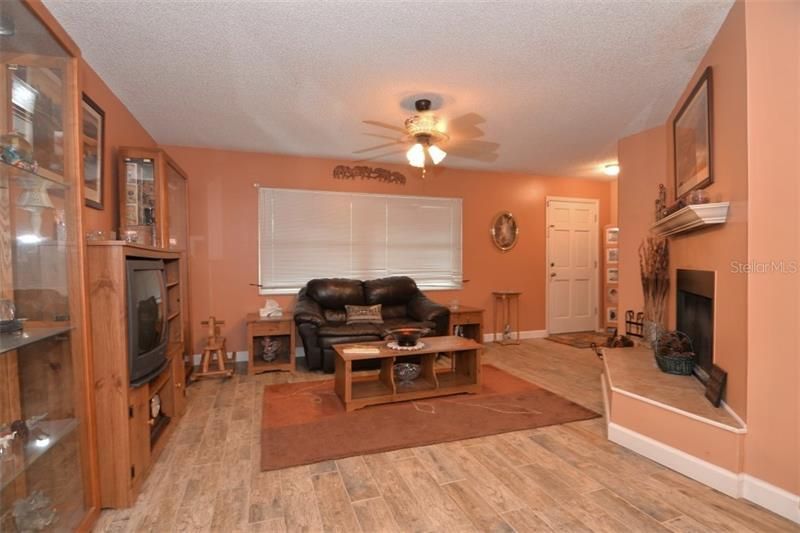 Recently Sold: $259,000 (4 beds, 2 baths, 1652 Square Feet)