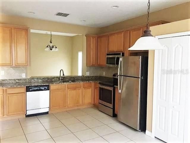 Recently Rented: $1,549 (4 beds, 2 baths, 1561 Square Feet)
