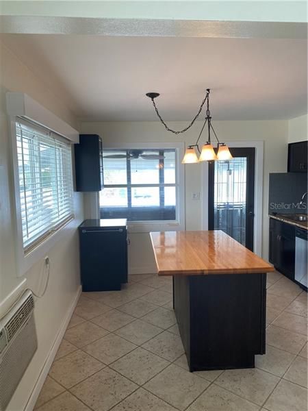 Recently Sold: $137,000 (1 beds, 1 baths, 528 Square Feet)