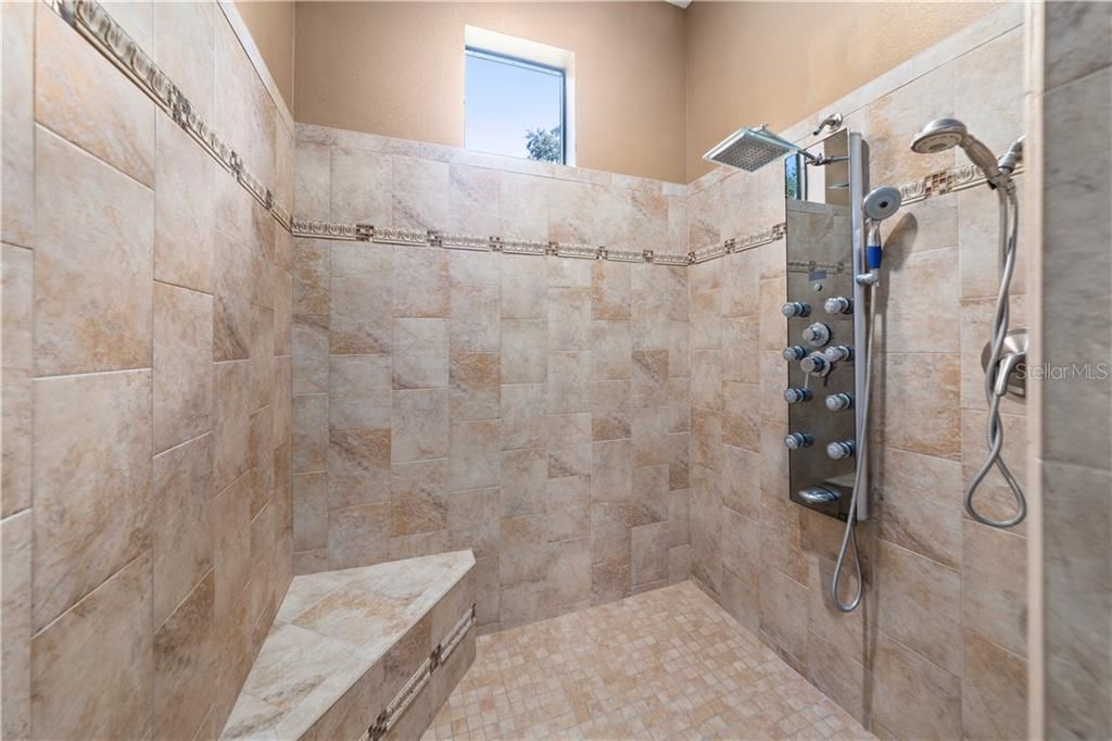 最近售出: $825,000 (4 贝兹, 3 浴室, 5840 平方英尺)