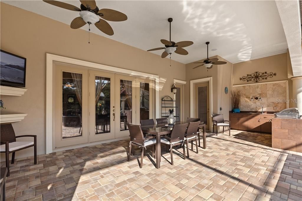 Recently Sold: $825,000 (4 beds, 3 baths, 5840 Square Feet)