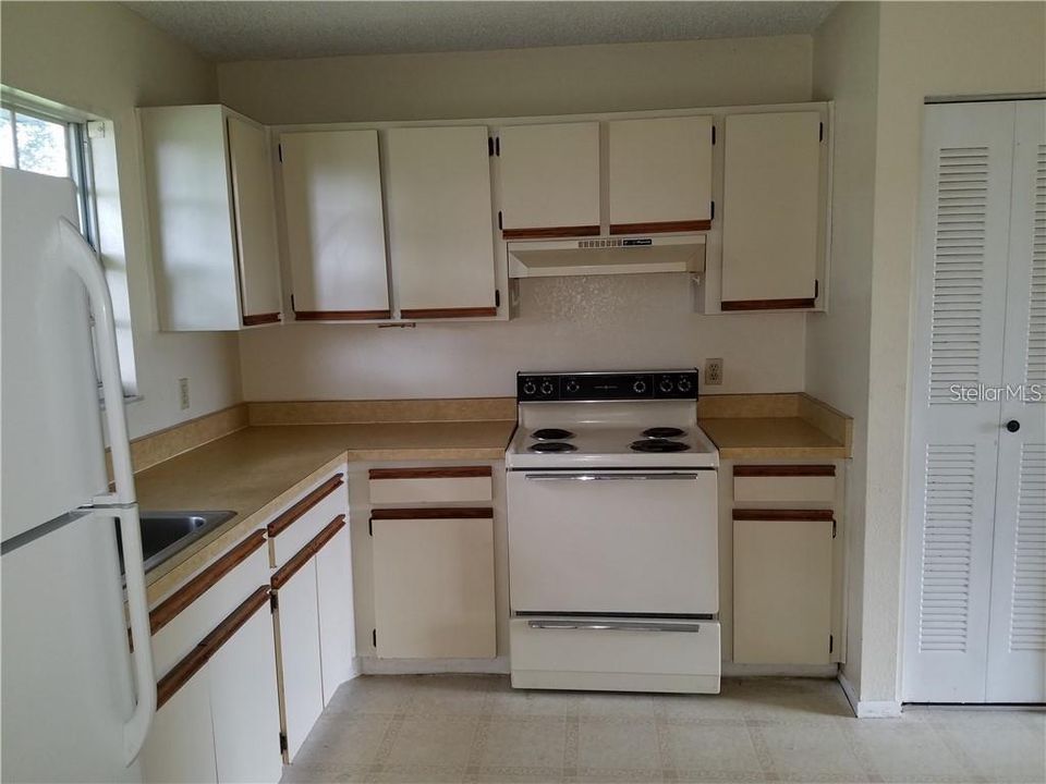 Recently Rented: $950 (2 beds, 1 baths, 901 Square Feet)