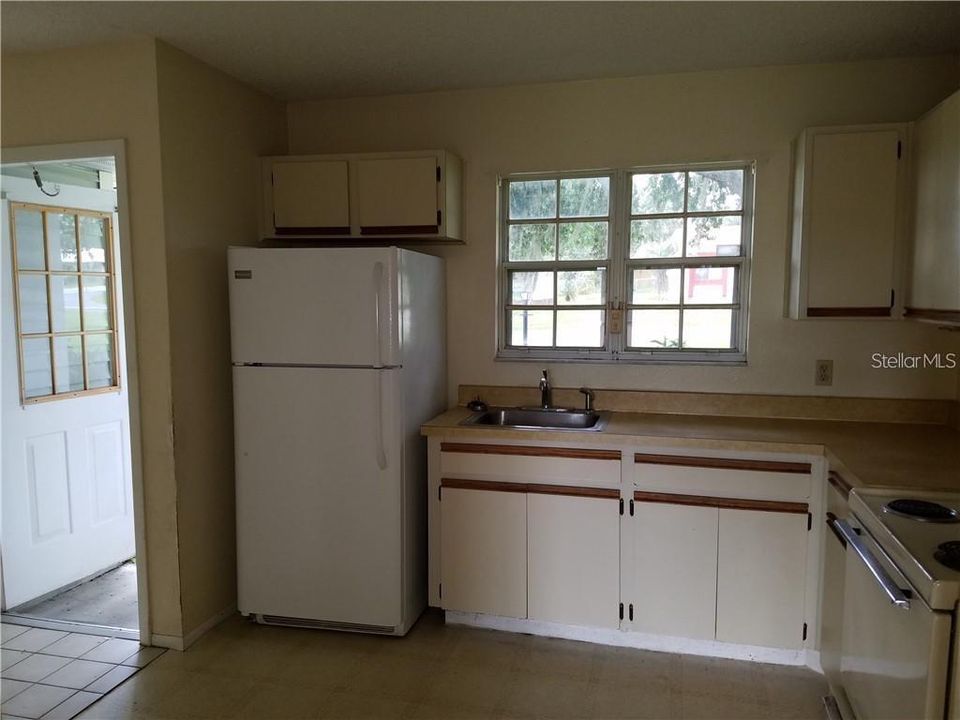 Recently Rented: $950 (2 beds, 1 baths, 901 Square Feet)