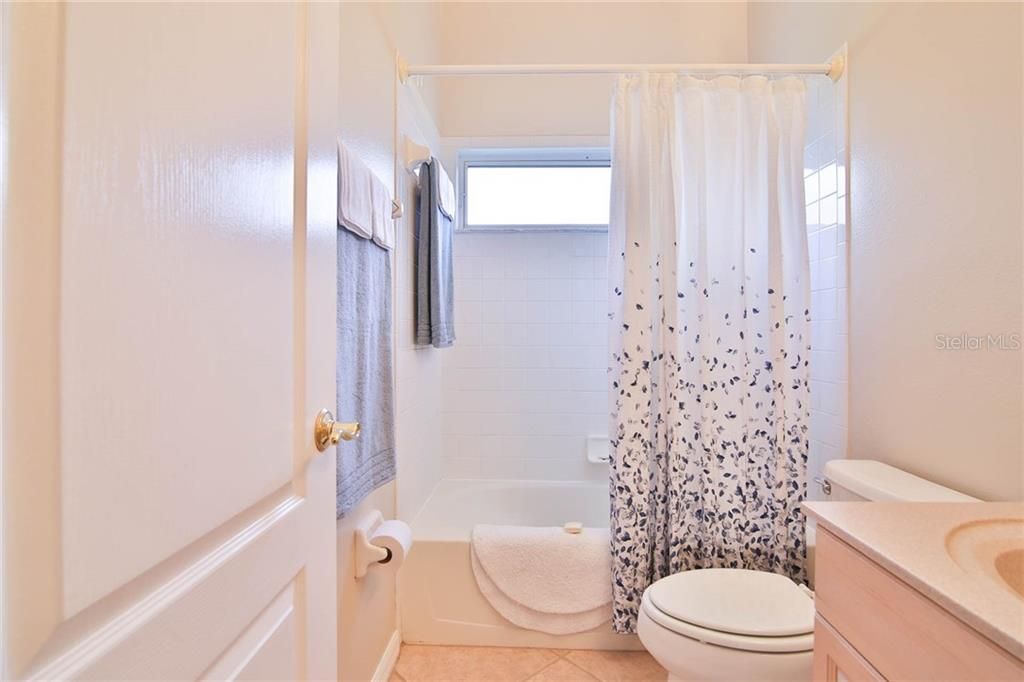 Recently Sold: $425,000 (3 beds, 2 baths, 2209 Square Feet)