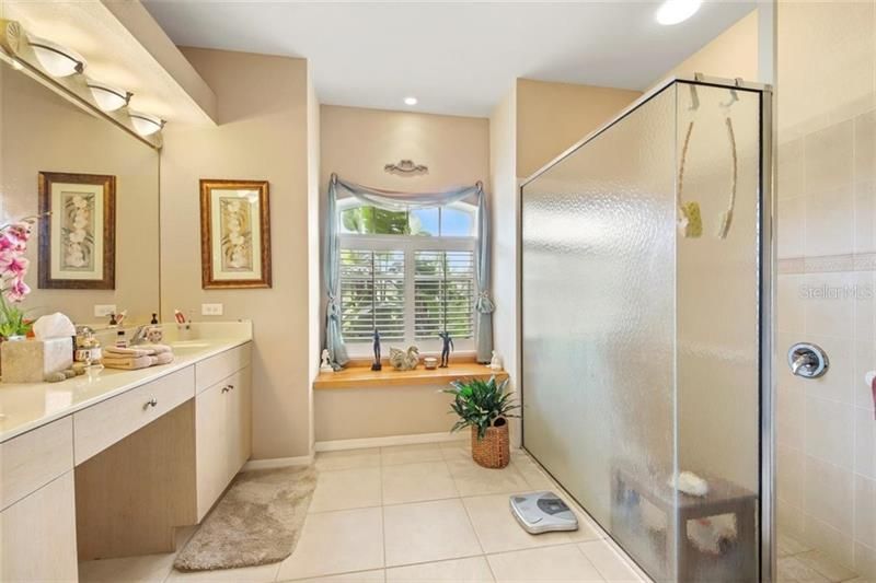 Недавно продано: $328,000 (3 спален, 2 ванн, 1733 Квадратных фут)