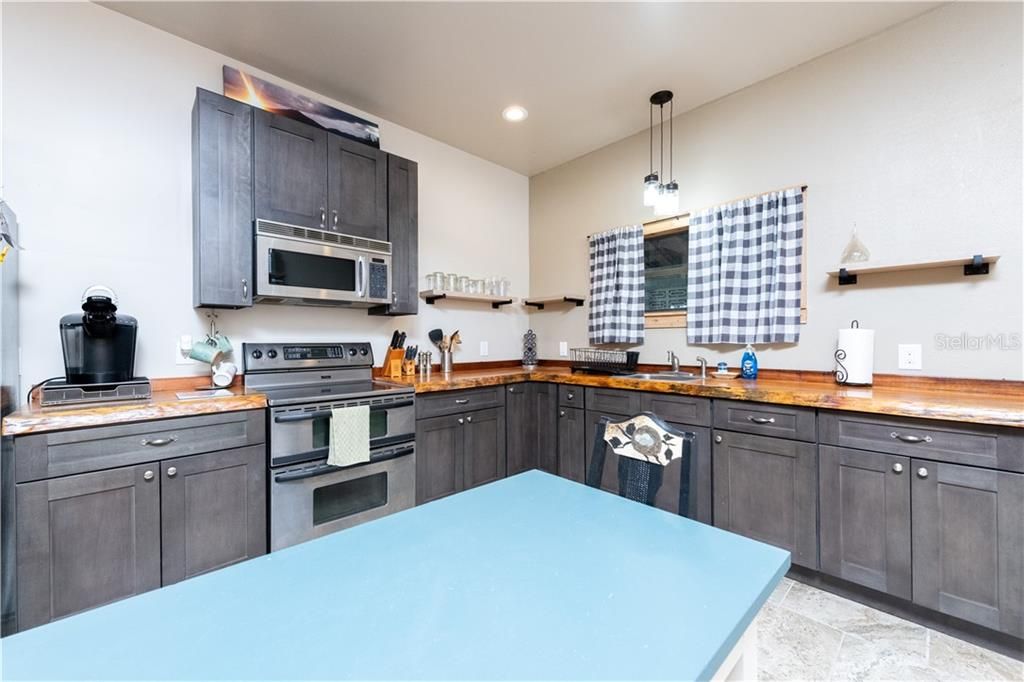Recently Sold: $825,000 (1 beds, 1 baths, 648 Square Feet)