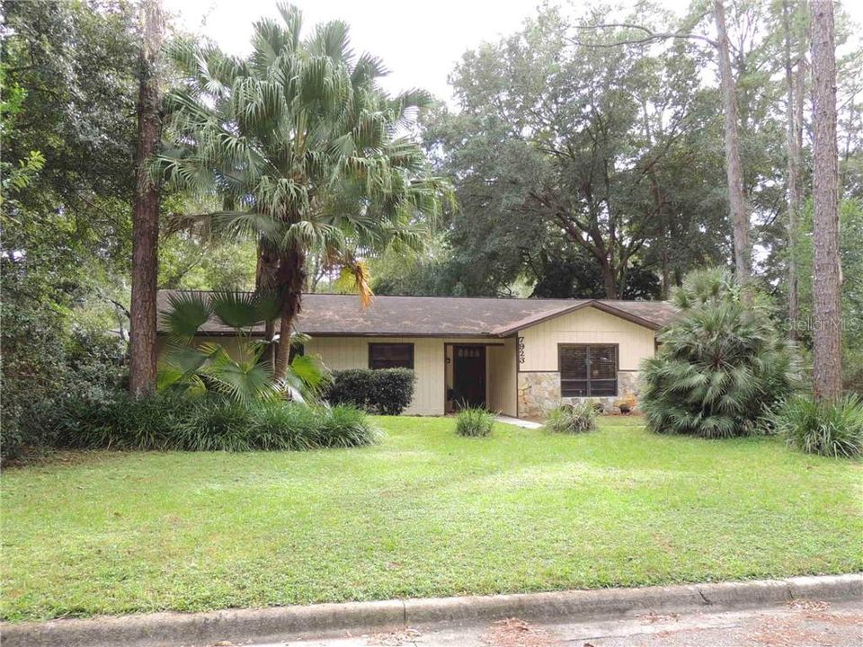 Recently Sold: $220,000 (3 beds, 2 baths, 1412 Square Feet)