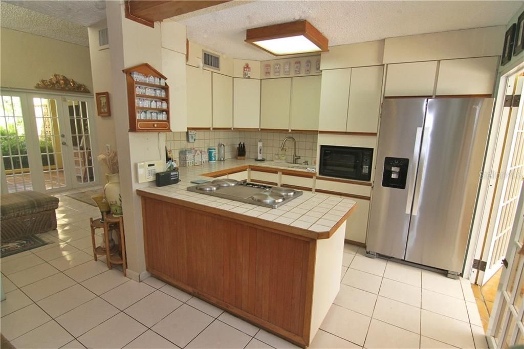 Vendido Recientemente: $400,000 (3 camas, 2 baños, 2100 Pies cuadrados)