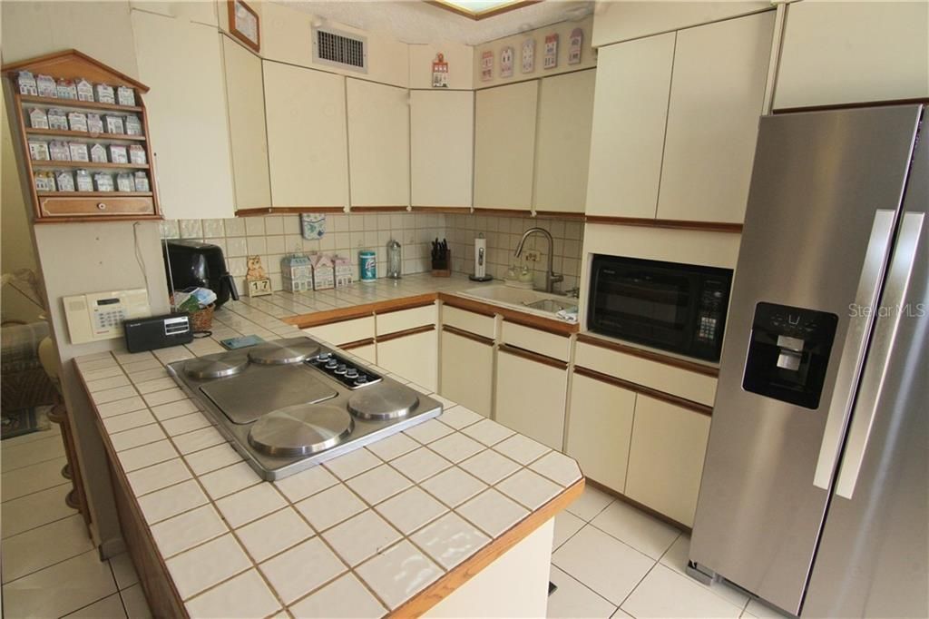 Vendido Recientemente: $400,000 (3 camas, 2 baños, 2100 Pies cuadrados)