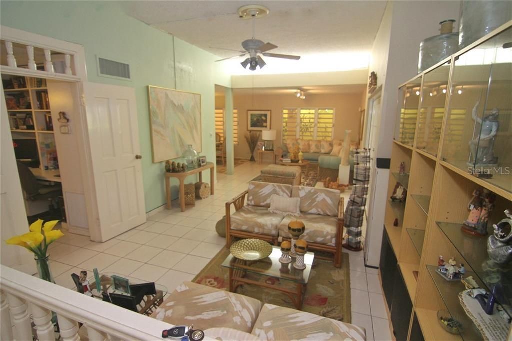 Vendido Recientemente: $400,000 (3 camas, 2 baños, 2100 Pies cuadrados)