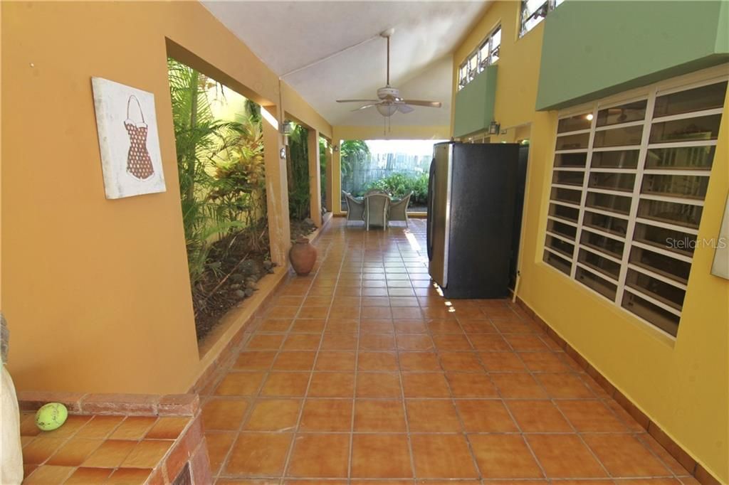 Vendido Recientemente: $400,000 (3 camas, 2 baños, 2100 Pies cuadrados)