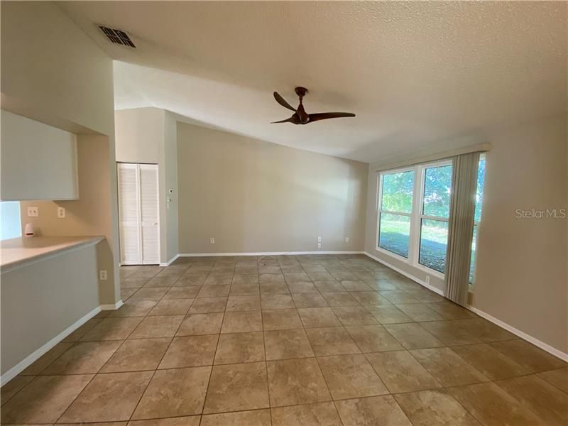 Recently Sold: $262,000 (3 beds, 2 baths, 1444 Square Feet)
