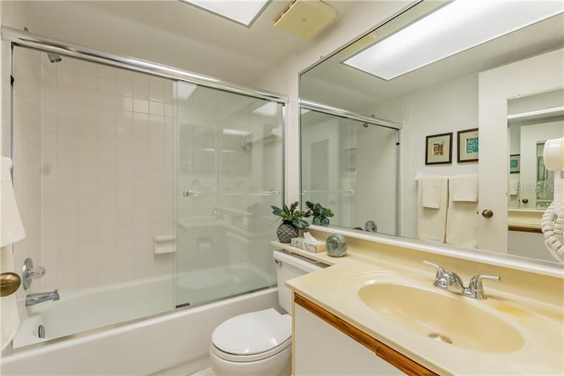 最近售出: $250,000 (2 贝兹, 2 浴室, 1250 平方英尺)
