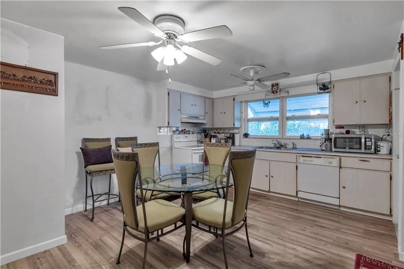Recently Sold: $225,000 (3 beds, 1 baths, 1178 Square Feet)