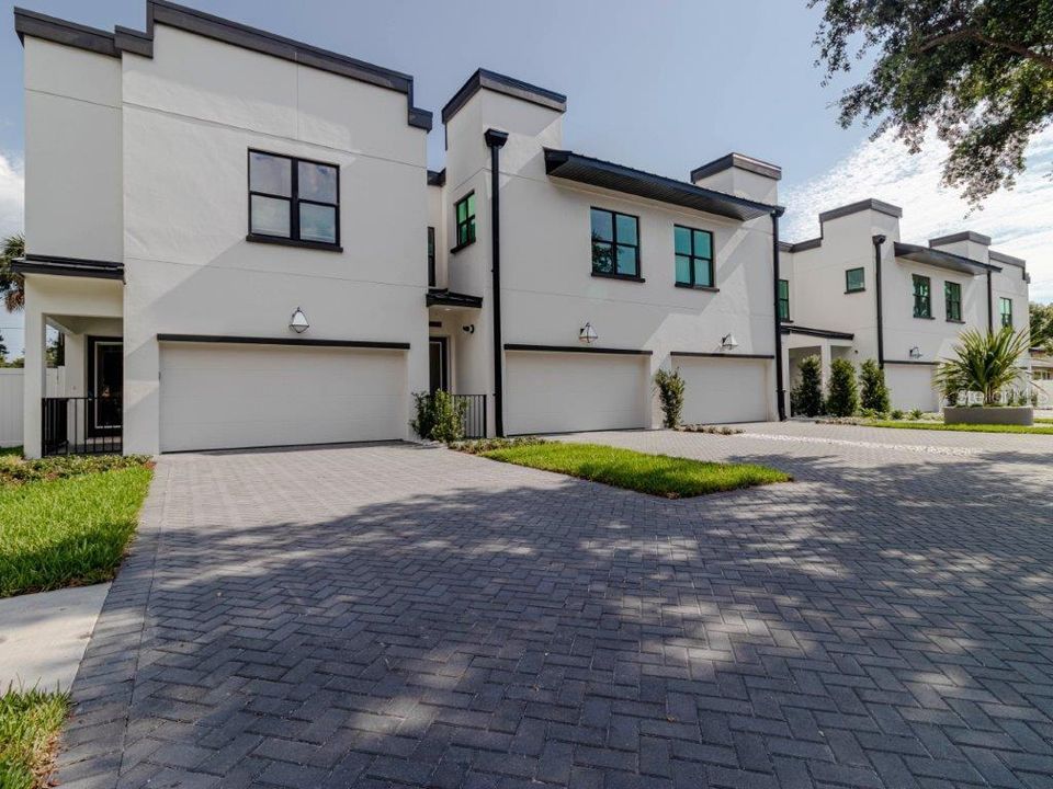 Vendido Recientemente: $555,000 (3 camas, 2 baños, 2137 Pies cuadrados)