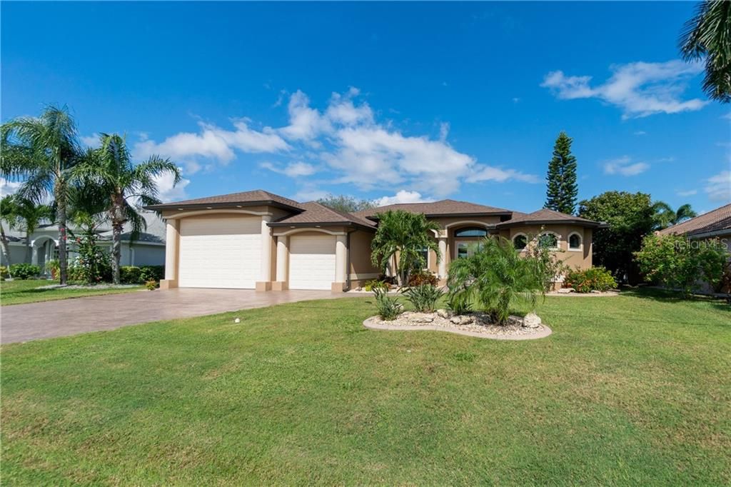Recently Sold: $460,000 (3 beds, 3 baths, 2142 Square Feet)