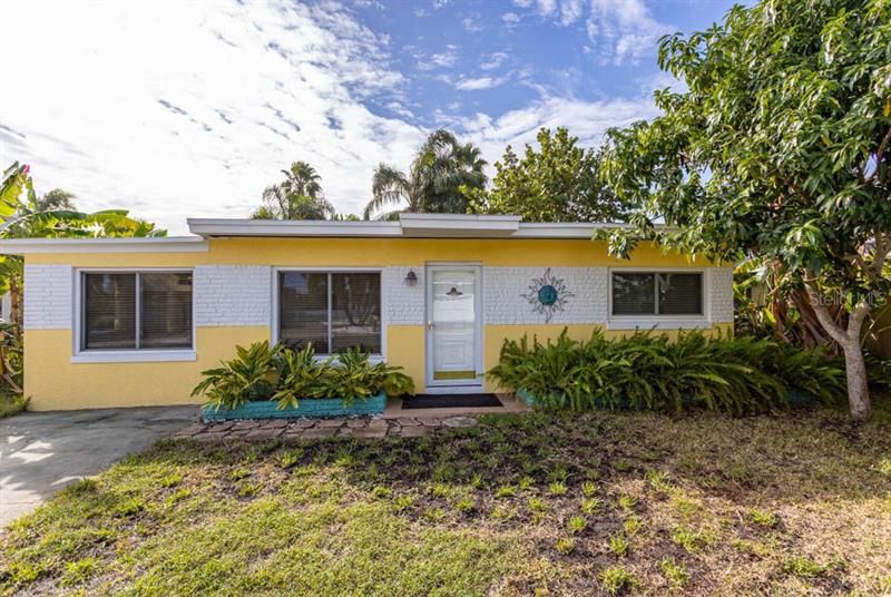 Recently Sold: $359,000 (2 beds, 1 baths, 1064 Square Feet)