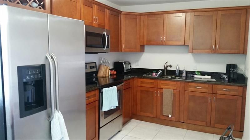 Recently Rented: $950 (2 beds, 1 baths, 858 Square Feet)