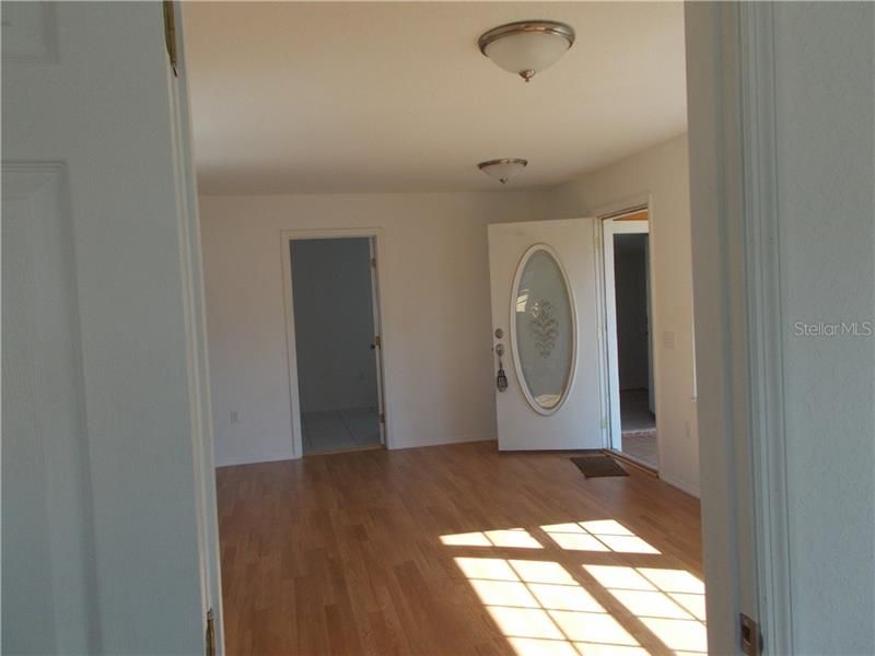 Recently Rented: $950 (2 beds, 1 baths, 858 Square Feet)