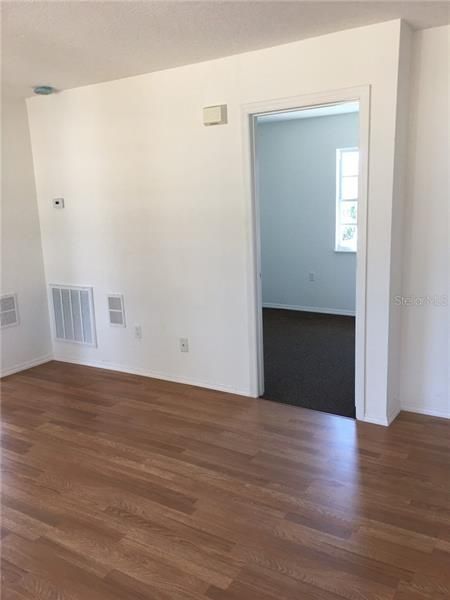 Recently Rented: $950 (2 beds, 1 baths, 858 Square Feet)