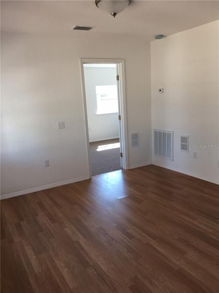 Recently Rented: $950 (2 beds, 1 baths, 858 Square Feet)