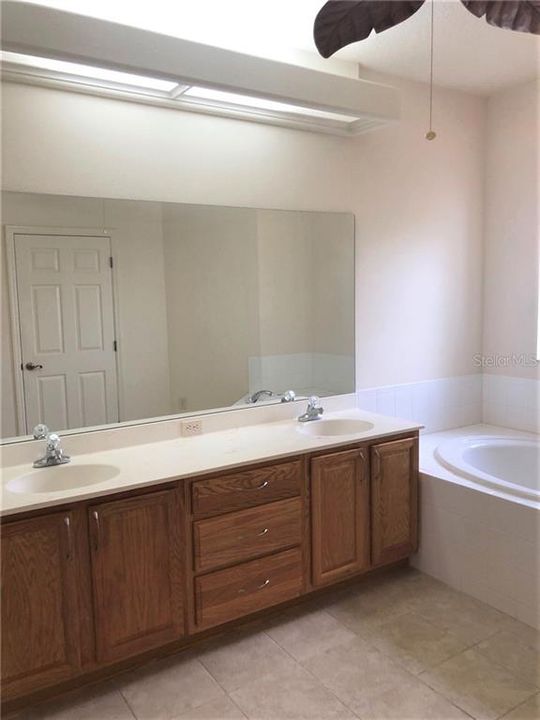 Recently Rented: $1,895 (3 beds, 2 baths, 2048 Square Feet)