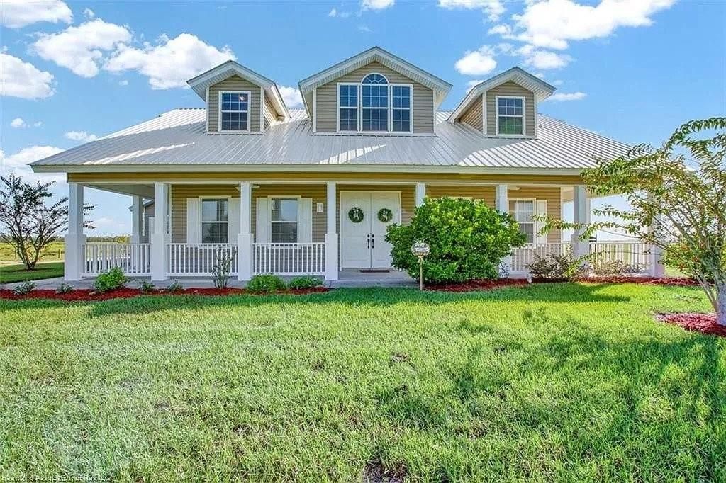 Recently Sold: $419,000 (3 beds, 2 baths, 2546 Square Feet)