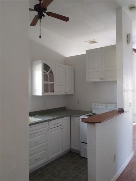 Recently Rented: $825 (2 beds, 1 baths, 940 Square Feet)
