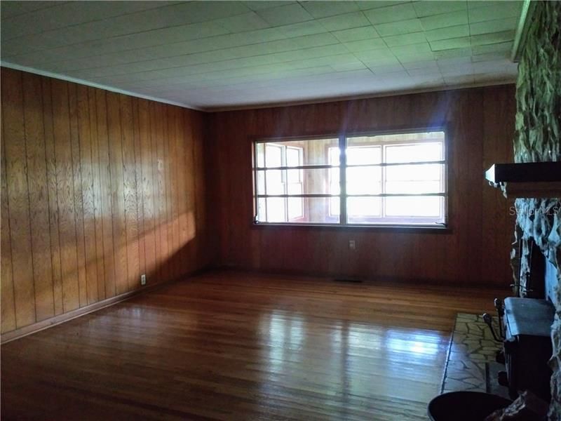 Recientemente alquilado: $1,350 (3 camas, 2 baños, 3921 Pies cuadrados)