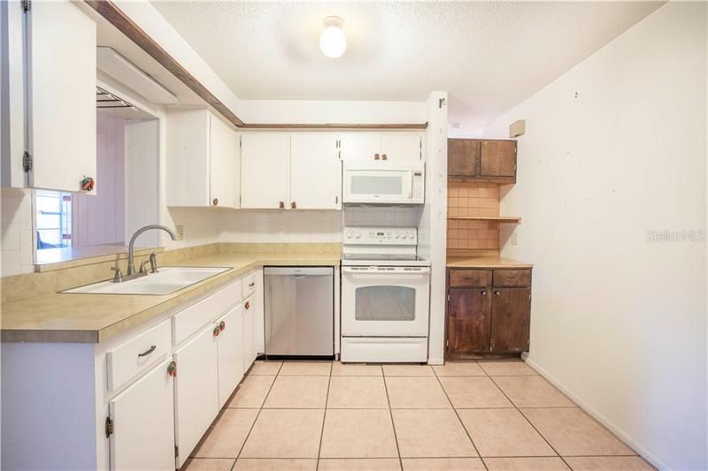Recently Sold: $180,000 (2 beds, 2 baths, 1231 Square Feet)